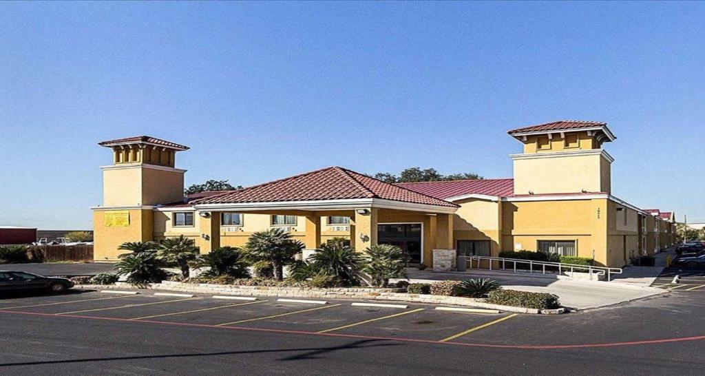 Surestay Plus Hotel By Best Western San Antonio North Main image 1